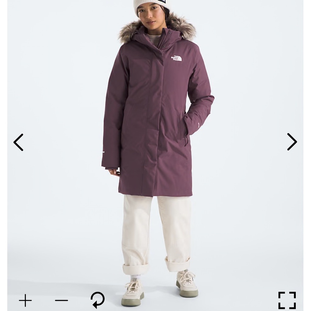 New with tags. Women’s Noth Face winter jacket.